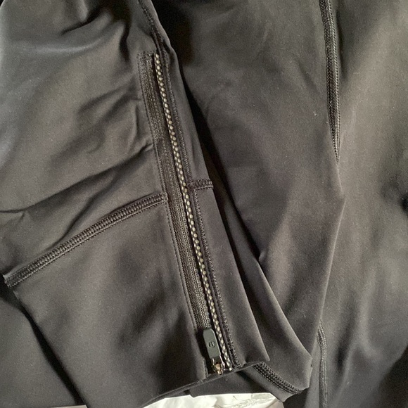 Black Lululemon Joggers 🖤🍋 - Picture 4 of 6